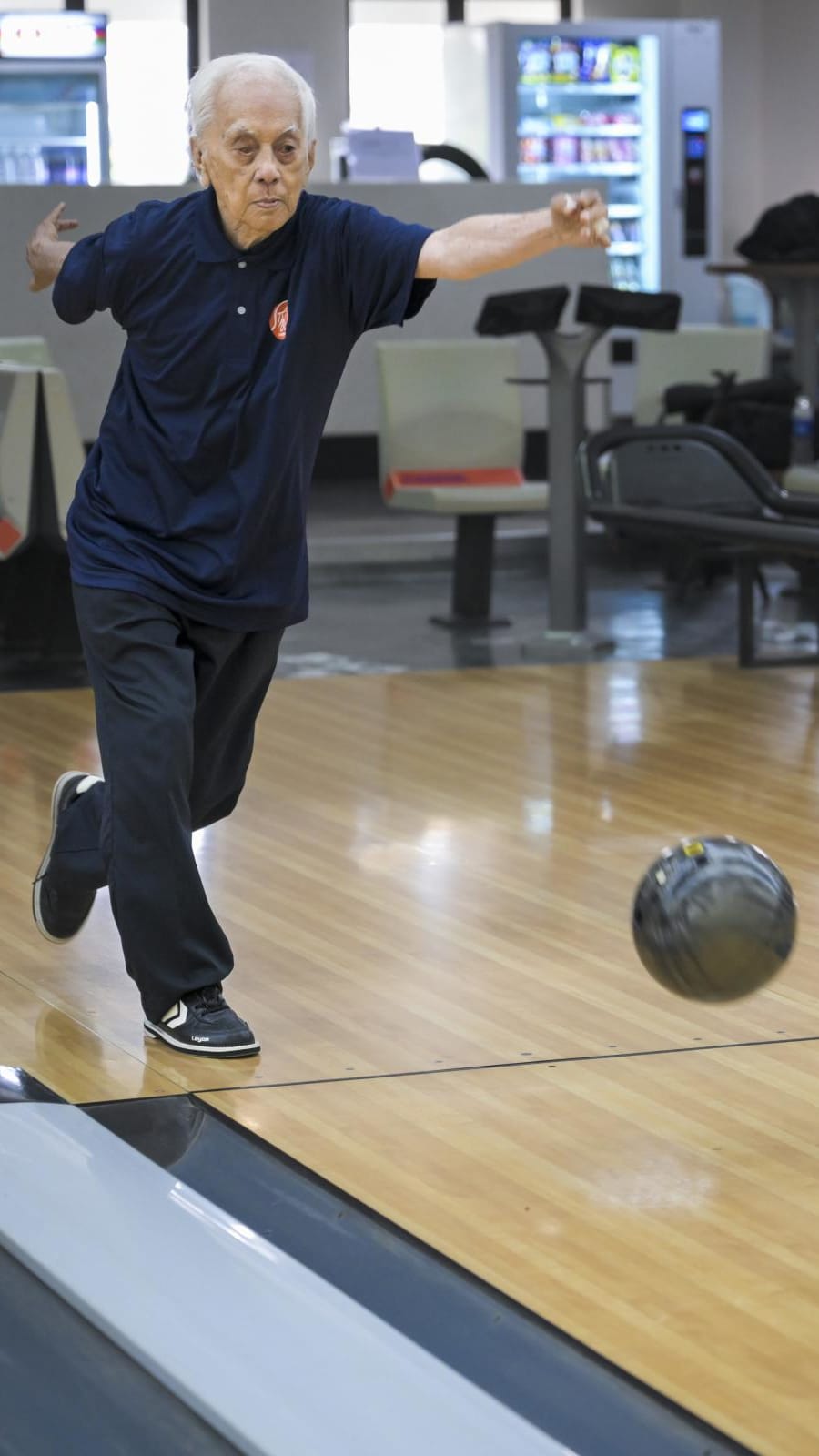 The 93-year-old bowler in Singapore who keeps going despite vision loss