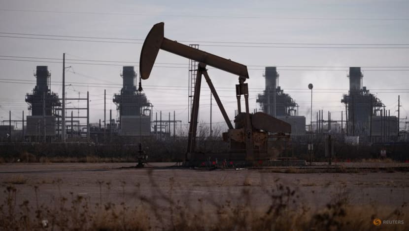Oil rises 1% on signs of strong demand, Russia-Ukraine peace uncertainty Oil rises 1% on signs of strong demand, Russia-Ukraine peace uncertainty