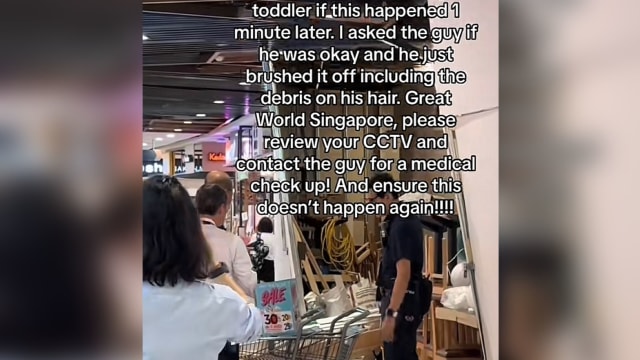 商场临时防护墙倒塌 网民：亲眼目睹心有余悸