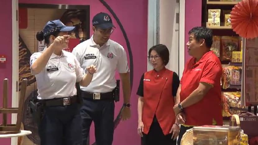 Polis jalin kerjasama dengan peruncit tingkatkan langkah cegah kecurian Polis jalin kerjasama dengan peruncit tingkatkan langkah cegah kecurian