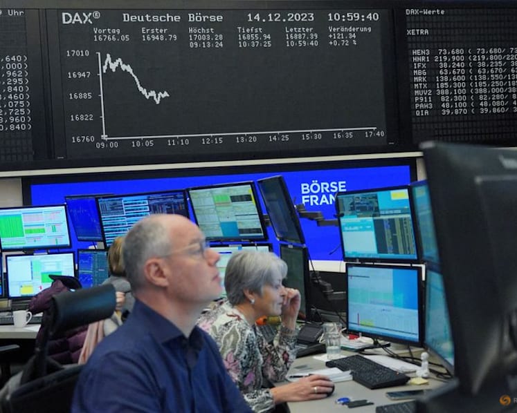 Stocks advance on tech strength; Mideast in focus