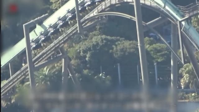 日环球影城过山车突刹车 游客倒挂最高点45分钟