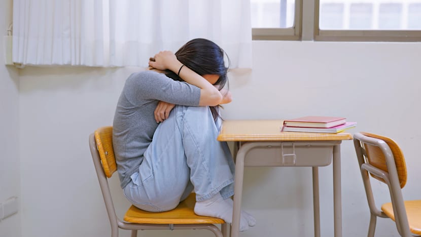 'Malu, cemas, takut': Dampak psikologis korban kekerasan seksual online di balik olok-olok chat cabul