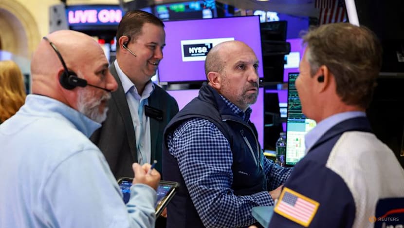 Wall Street stocks touch records on upbeat earnings, dip in oil