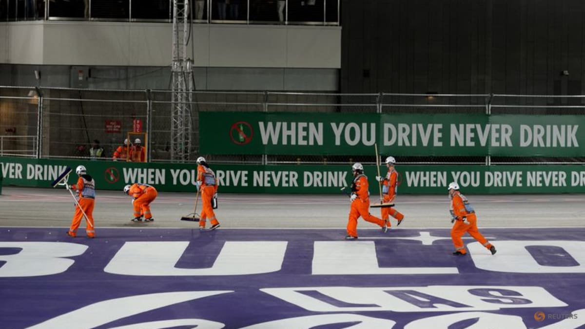 F1 drivers praise Vegas, criticize track quality and schedule placement