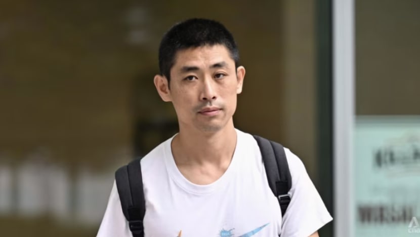 Lelaki didenda S$2,000, buang air kecil di tangga bergerak MRT Outram Park ketika mabuk Lelaki didenda S$2,000, buang air kecil di tangga bergerak MRT Outram Park ketika mabuk