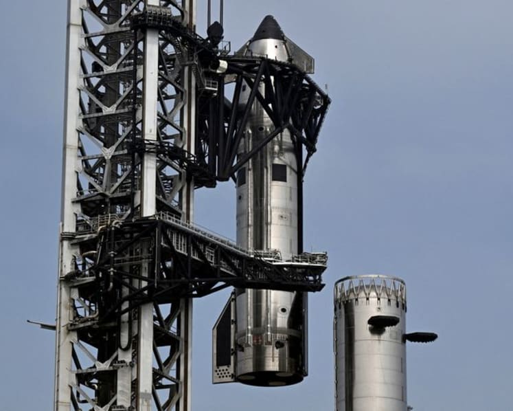 Wall Street buckles up for SpaceX liftoff, hoping for a glitch-free ride