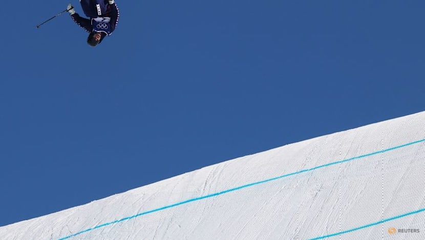 Freestyle-Defending champion Hall advances to slopestyle final