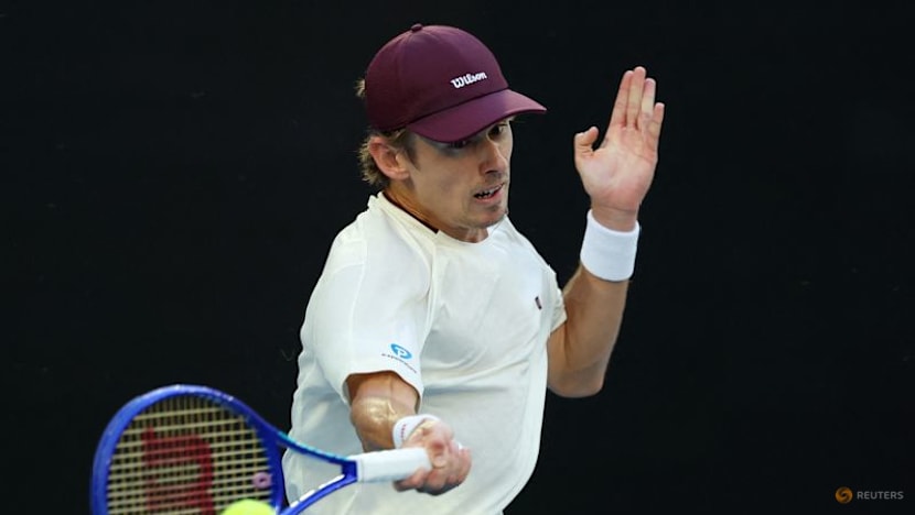 Dominant De Minaur thumps Tiafoe to make Melbourne fourth round