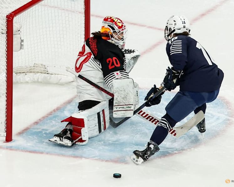 Ice hockey-Switzerland overcome Czechs in thrilling shootout, Japan score late to beat France