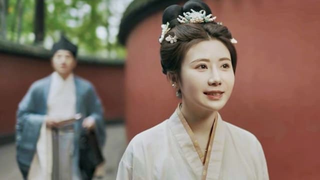 要当中国人？福原爱穿汉服出游，身旁出现神秘男……