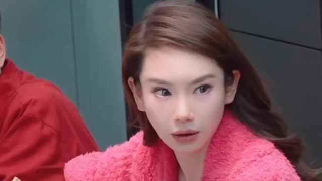 眼尾上吊吓坏观众！戚薇认了：这事做太多