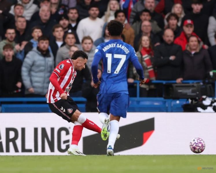 Champions Liverpool lose again, Man United into top four