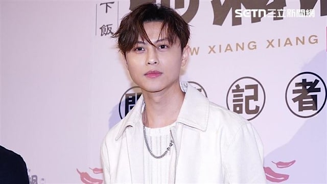 王子认花逾1万新元闪兵，经纪公司二度发声