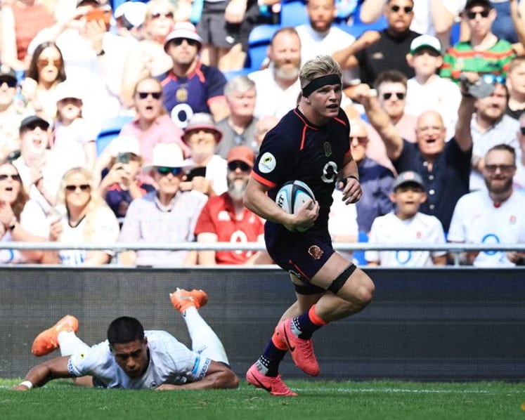 England coach under pressure to put Pollock into starting lineup