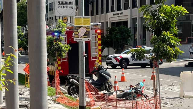 新公寓屋顶石灰块脱落砸路 商家被疏散生意受影响
