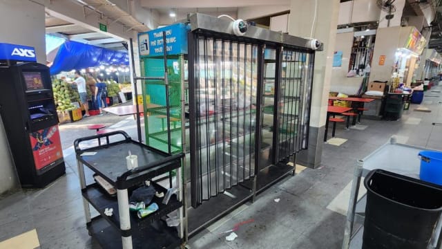 防鸟儿啄食 ABC砖厂熟食中心碗碟回收处装自动门效果佳