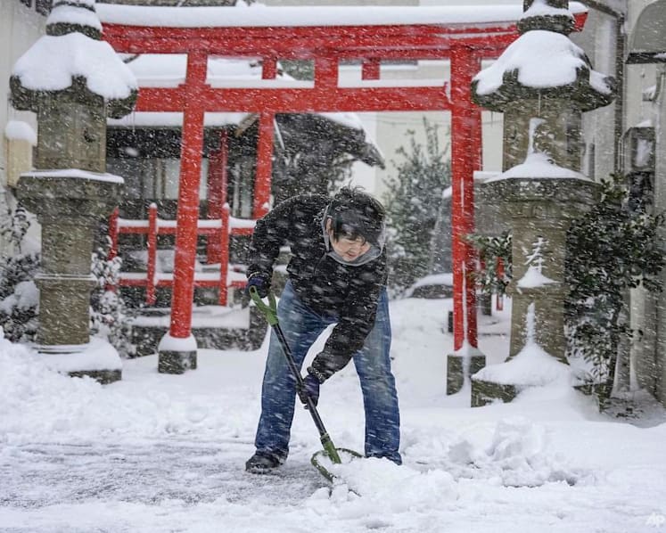 South Korea, Japan grapple with heavy snow chaos, delays