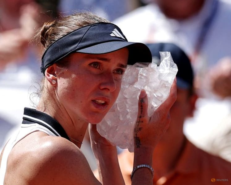 Scorching heat, faster courts test players at French Open