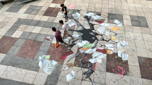 理解问答：百胜楼“书城”画作引争议