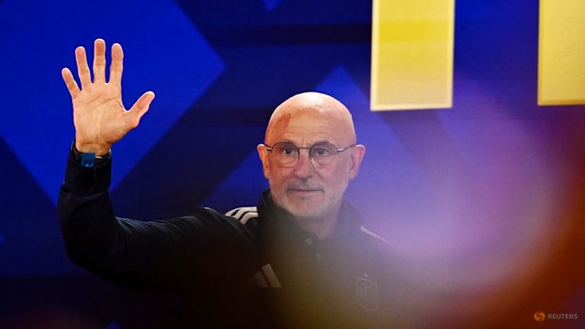 Helicopter ride Spain's only scare before World Cup final, jokes De la Fuente