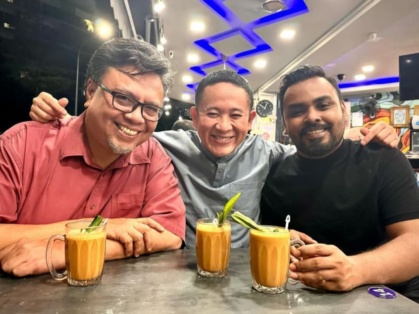 Actor-host Suhaimi Yusof apologises to Ramadan bazaar stall owner after misunderstanding, the two make amends