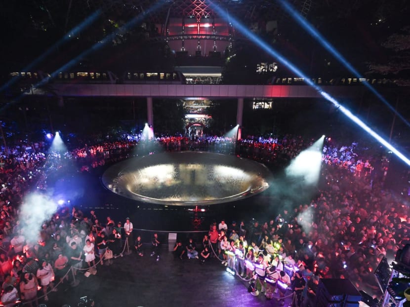 Over 1,200 fans attended Changi Airport’s SG60 Homecoming Concert which had Stefanie Sun, Kit Chan and more