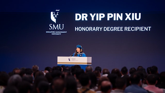 叶品秀获新加坡管理大学颁授荣誉法学博士学位