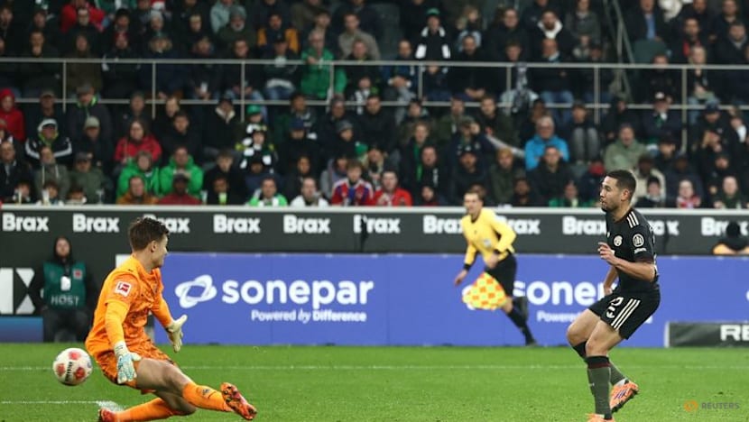Bayern cruise past Gladbach to extend perfect start
