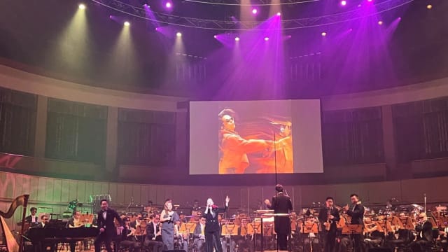 以柔情又澎湃的奏乐和歌声　缅怀致敬一代巨星梅艳芳