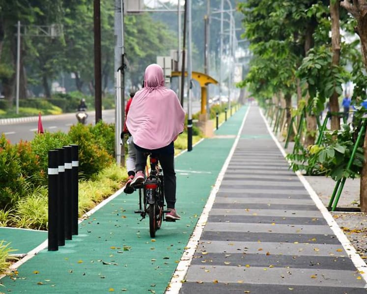 Bleak future for Jakarta cyclists as cars dominate the city's roads