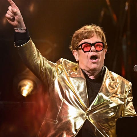 震撼!78岁Elton John眼神失焦,错过儿子们打球瞬间,心碎感遗憾!