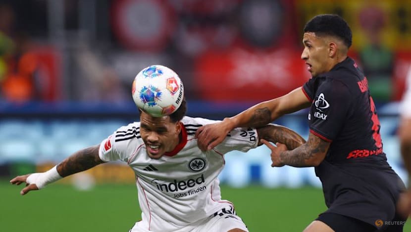Nine-man Leverkusen beat Frankfurt 3-1 thanks to Grimaldo double