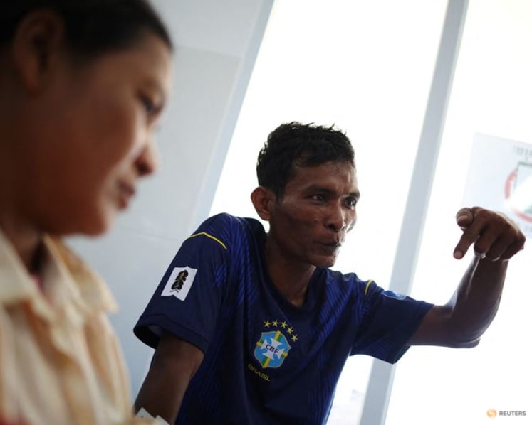 From hospital beds, Cambodian soldiers describe 'toxic gas'