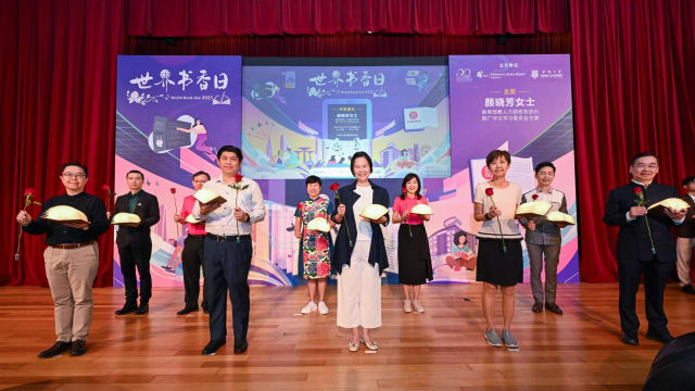 逾800名中学与初级学院学生参加世界书香日开幕典礼