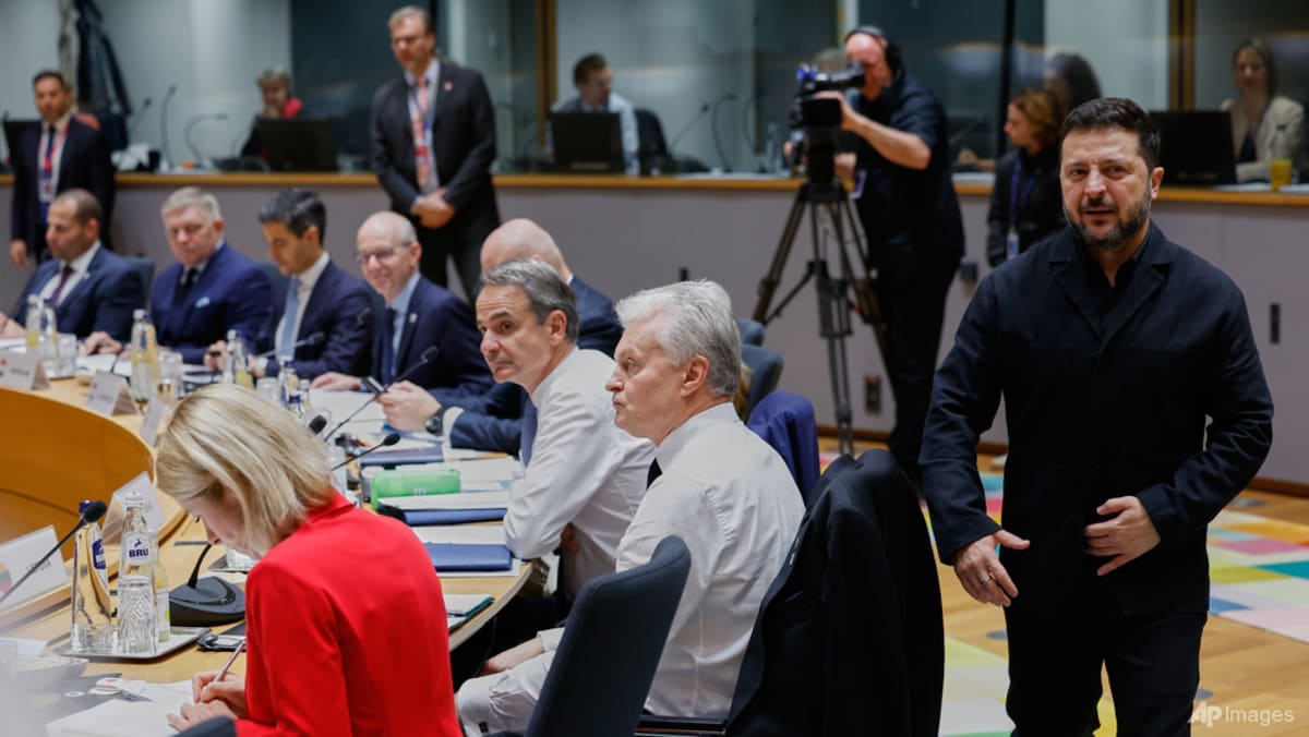 Zelenskyy speaks to US envoys amid Trump spat