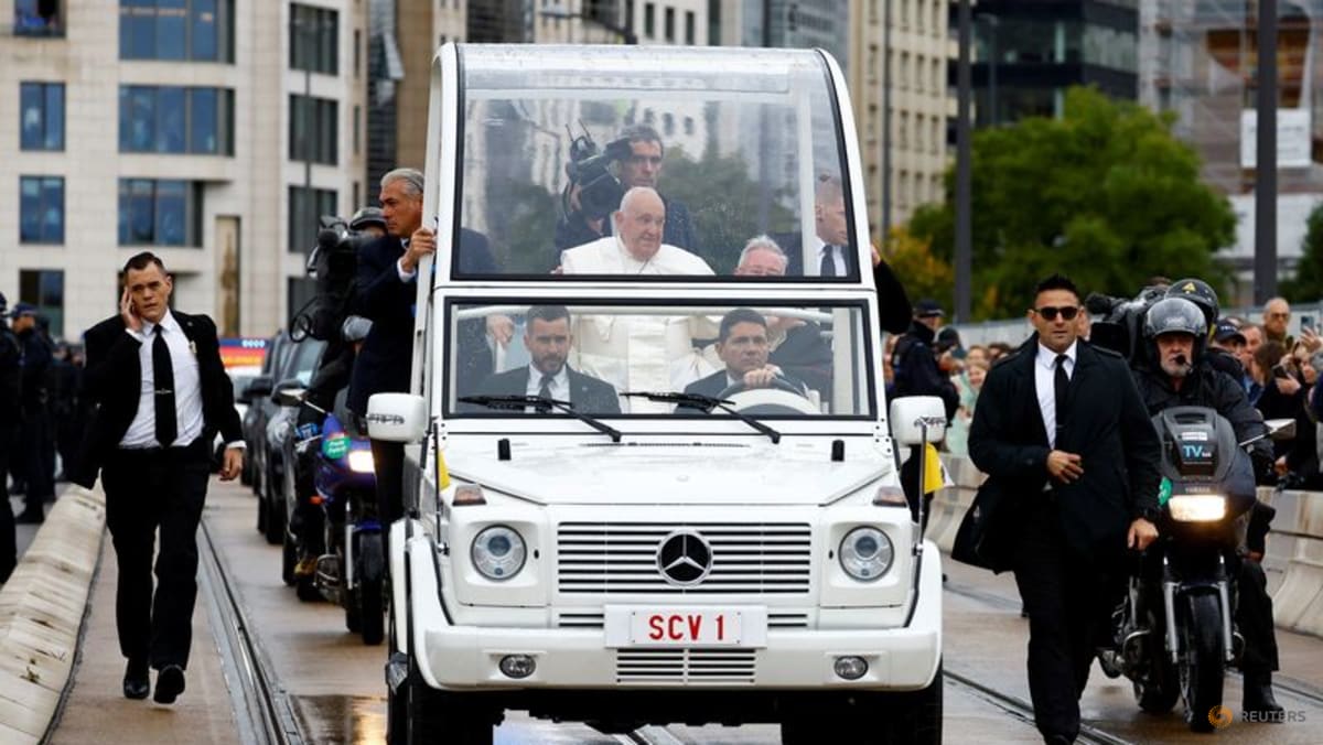 Popemobile transformed into Gaza mobile children's clinic