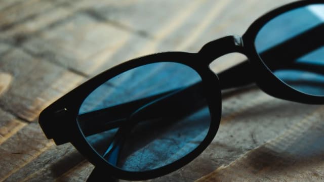 标榜可“减轻眼睛疲劳”　防蓝光眼镜是否白戴了？
