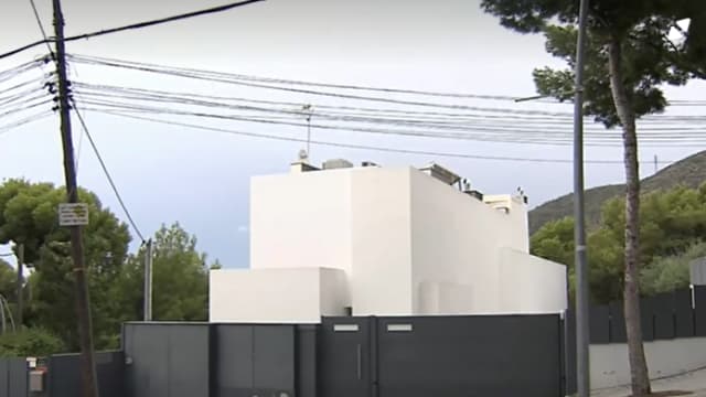 巴塞罗那足球队前锋奥巴梅扬在家中被抢劫