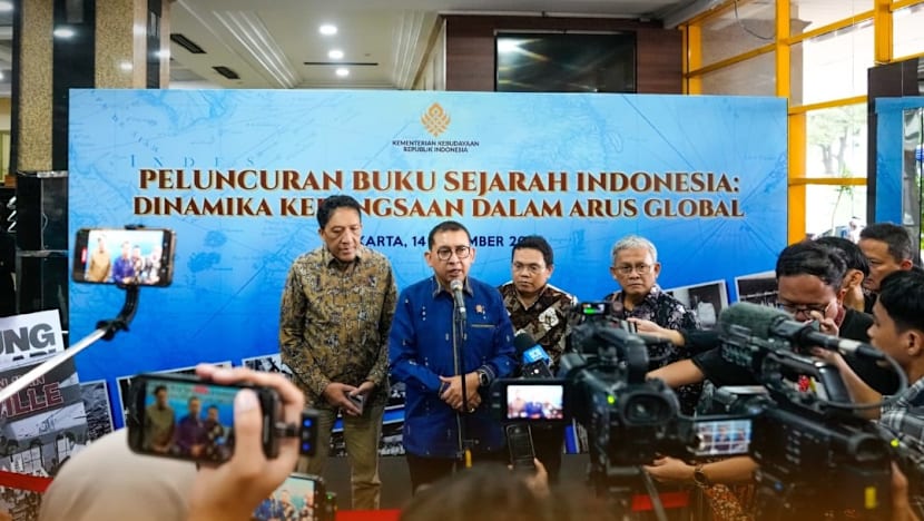 Buku sejarah Indonesia versi resmi dirilis Fadli Zon meski banyak kritik, berisi 10 jilid dari 123 penulis