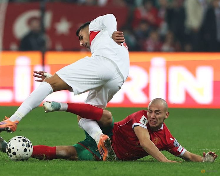 Turkey beat Bulgaria 2–0 to secure playoff place