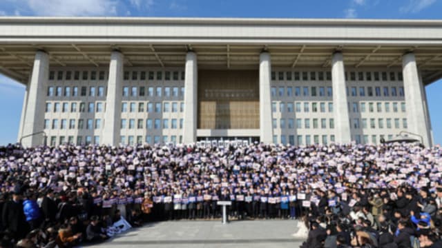 韩国六大在野党联手提议弹劾总统尹锡悦