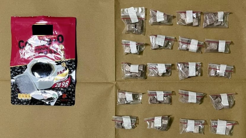 Five people, aged between 61 and 65, arrested for suspected drug trafficking Five people, aged between 61 and 65, arrested for suspected drug trafficking