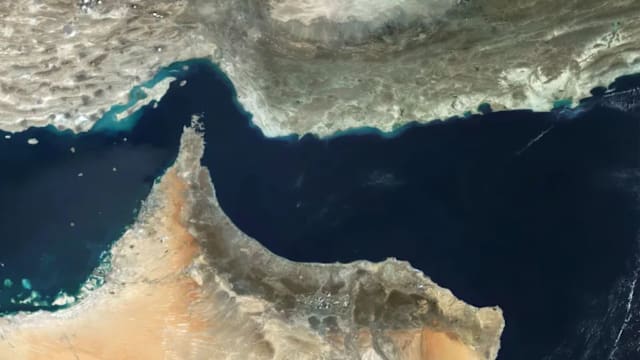 伊朗称拟与阿曼协议管控霍尔木兹海峡航运