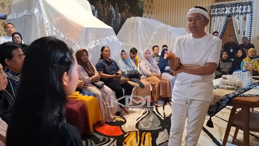 'Kenapa miskin pengen hidup bergaya?': Debat dengan Dedi Mulyadi, Aura Cinta jadi sorotan 'Kenapa miskin pengen hidup bergaya?': Debat dengan Dedi Mulyadi, Aura Cinta jadi sorotan