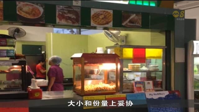 不少学校食堂摊贩结业 有家长亲自下厨