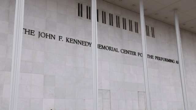 华盛顿肯尼迪中心更名 民主党与肯尼迪家族强烈反对