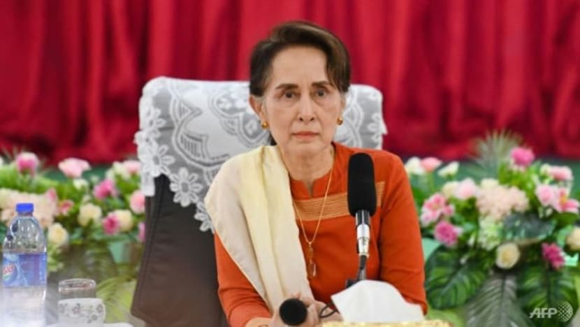 Aung San Suu Kyi dipenjara 4 tahun Aung San Suu Kyi dipenjara 4 tahun