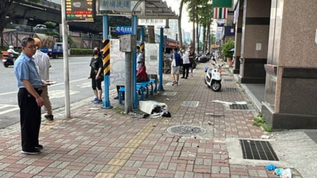 冷气机从17楼坠下 台女楼下等巴士惨遭砸死