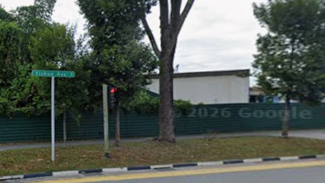 涉及德士和四辆摩托车 义顺车祸致三骑士送院 司机助查